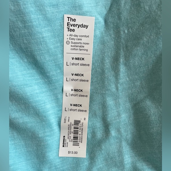 NWT- Sonoma The Everyday Tee - V Neck - Picture 4 of 4